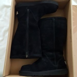 UGG Kenley tall zip boot black sz 8
